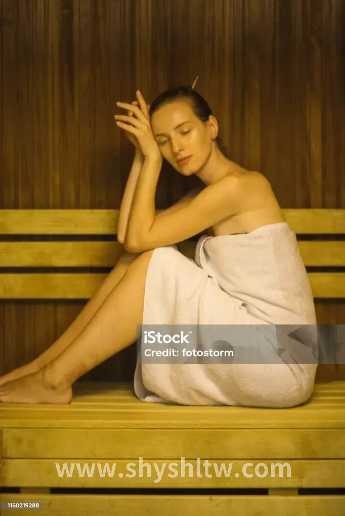 按摩师在进行手法治疗